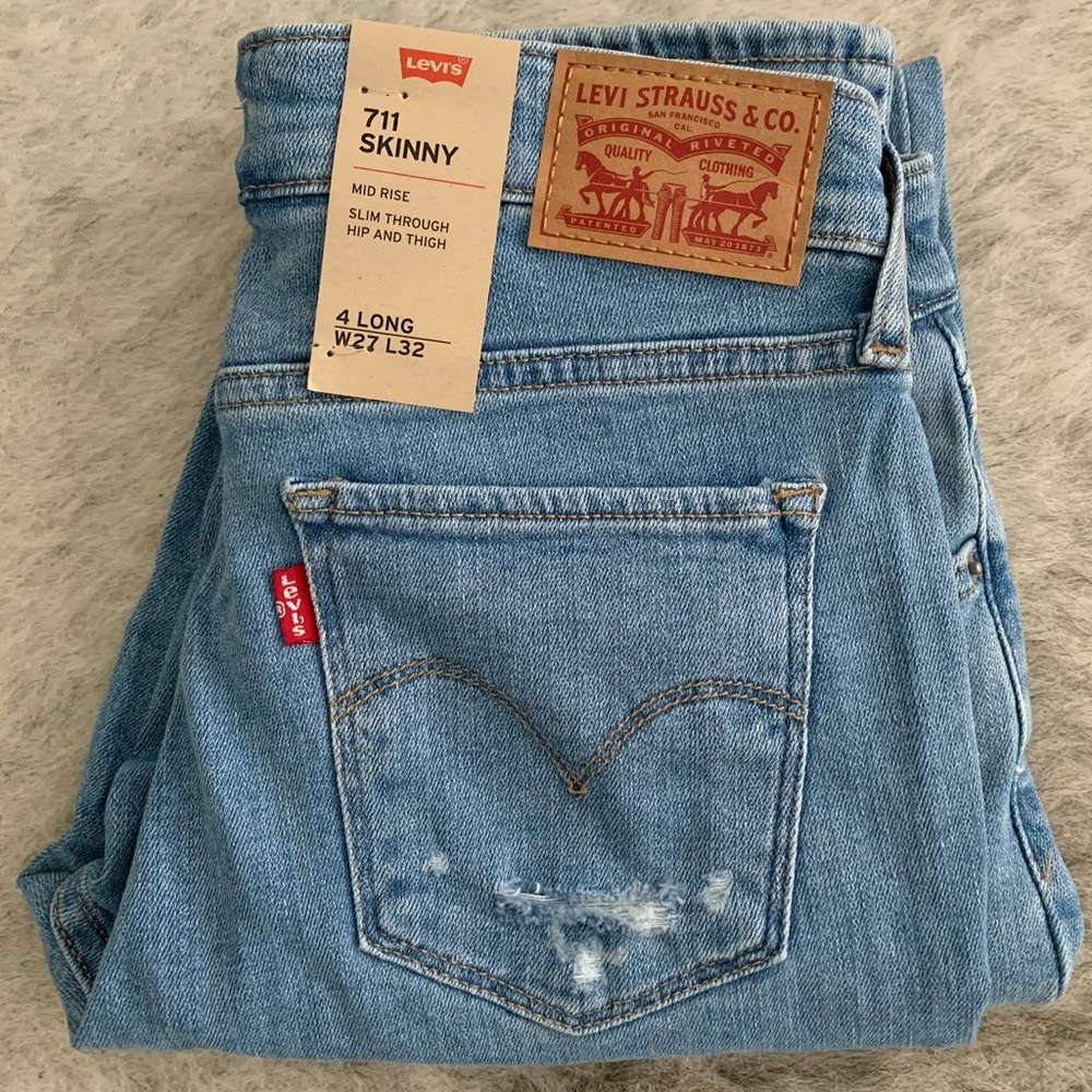 LEVI’S 711 JEANS